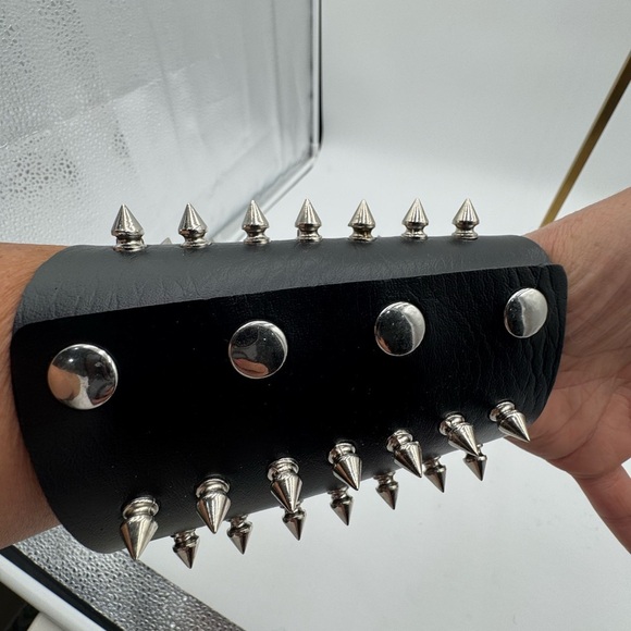 Unisex Black Metal Spike Studded Punk Rock Biker Wide Leather Bracelet 1 Pair - Picture 4 of 6